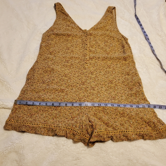 American Eagle Floral V-neck Sleeveless Romper - Picture 8 of 10